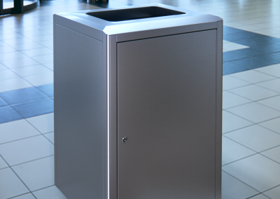 SQ200 Mülltonne in einem Flughafen